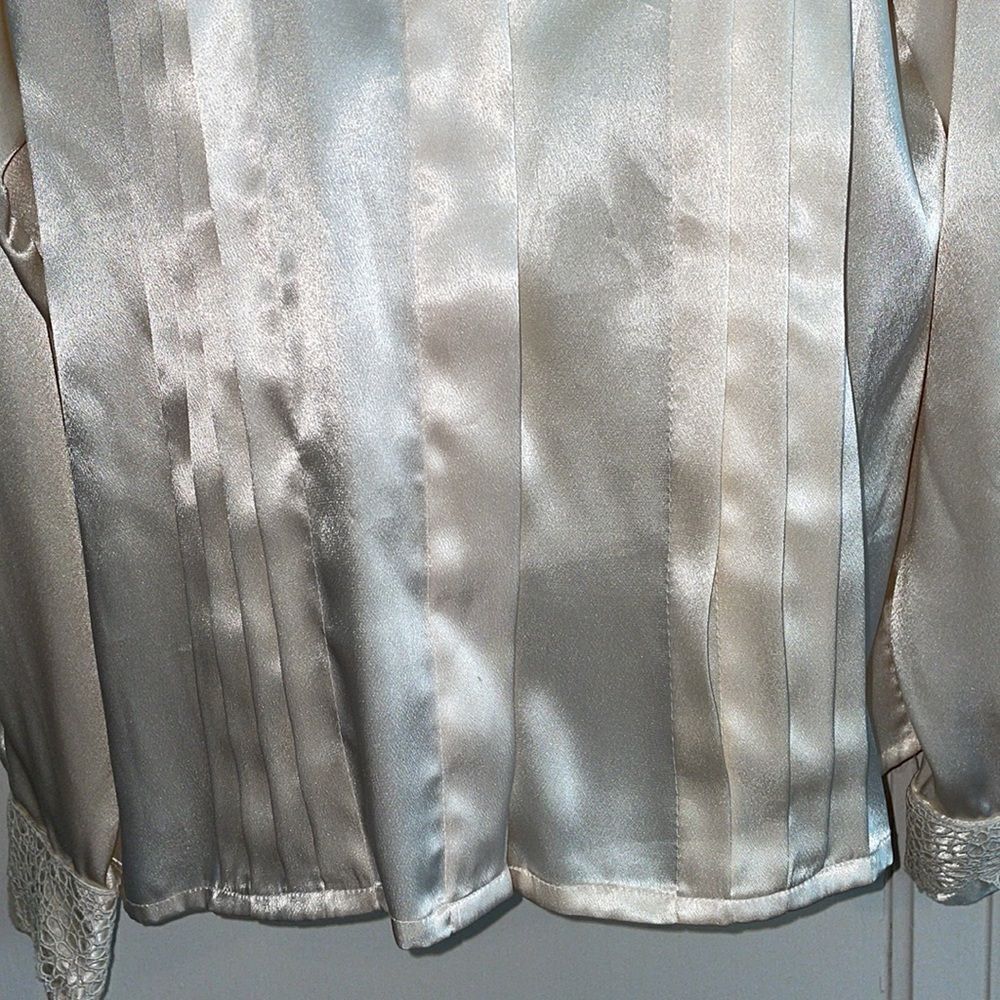 Vtg 80s/90s Erena by Irene Koenig cream/ivory polyester blouse with crochet lace - Picture 3 of 9
